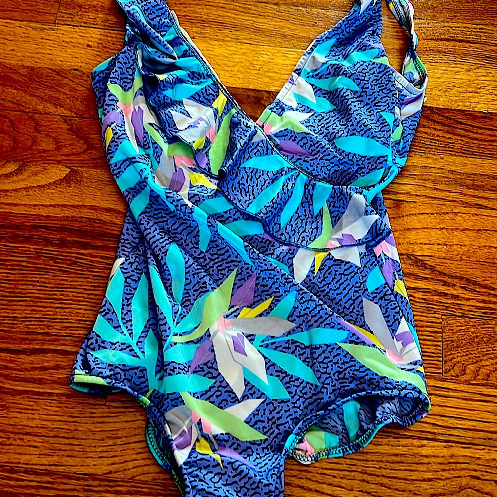 eStewart1pc swimsuit.S12.Sexy ruffle front.Slimming.Soft bra.Back open to waist